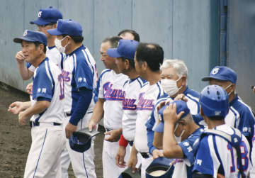 3年ぶり「親父甲子園」、秋田　500歳野球が開幕