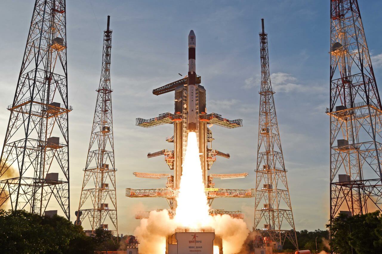 インド、PSLVロケットの打ち上げに成功　シンガポール初のSAR小型衛星を搭載