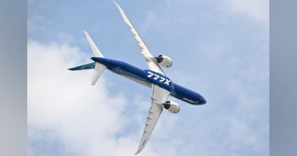 777X、急上昇・急旋回させダイナミックな飛行展示披露＝ファンボロー航空ショー