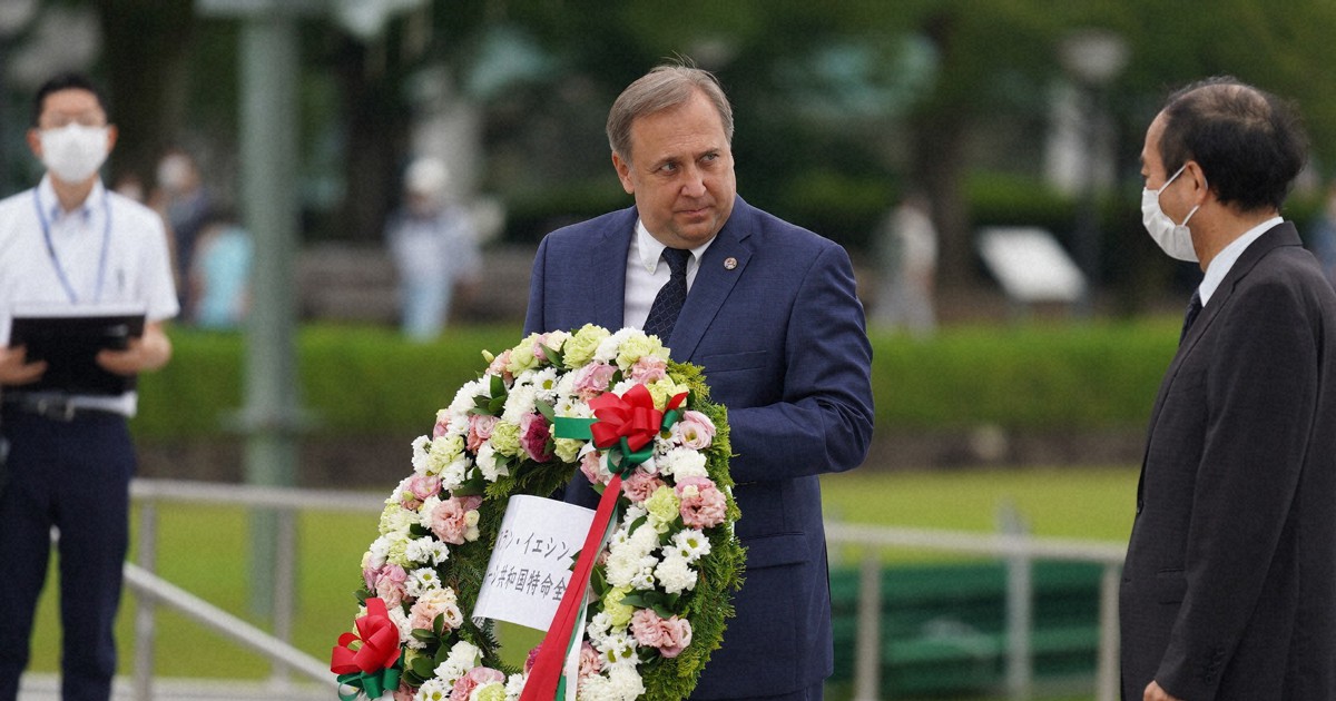 離任の駐日ベラルーシ大使、広島で献花「常に平和支持している」