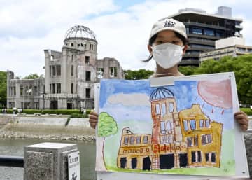 被爆者の講話聴き原爆ドーム描く　広島で子ども写生大会