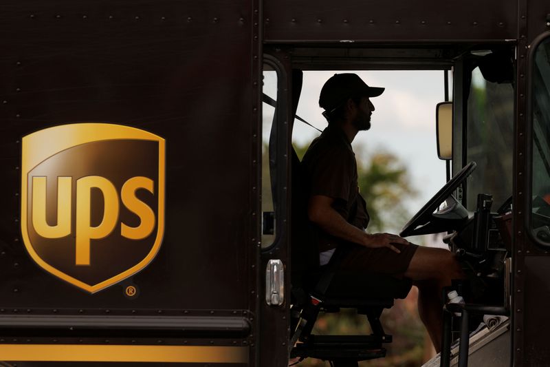 UPSがアマゾン向け配送を制限へ、BtoB関連に再び注力