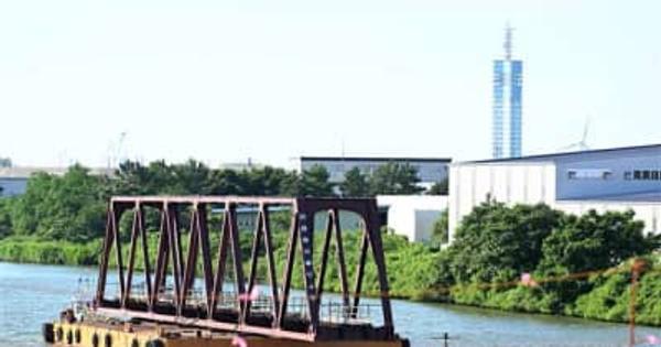 巨大な鉄橋、船が運び去る秋田運河、半世紀の歴史に幕