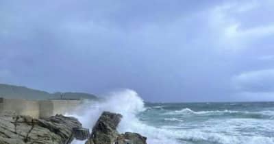 台風5号 29日夜遅くに奄美最接近　九州南部でも激しい雨の恐れ　海の便の欠航相次ぐ