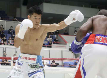 亀田和毅が4回KO勝ち　元世界王者、移籍後初戦