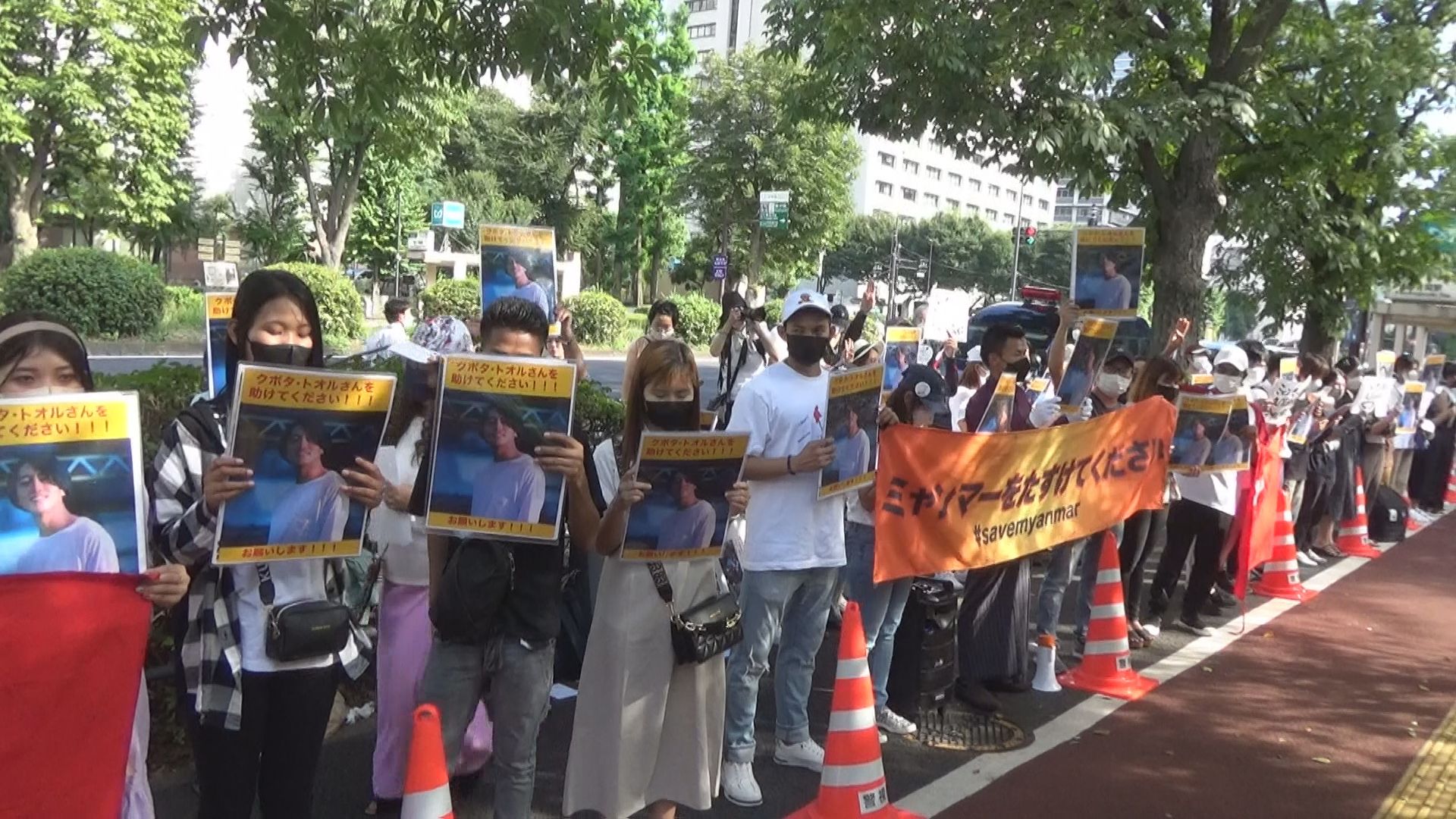 ミャンマーで日本人拘束 解放求め外務省前でデモ