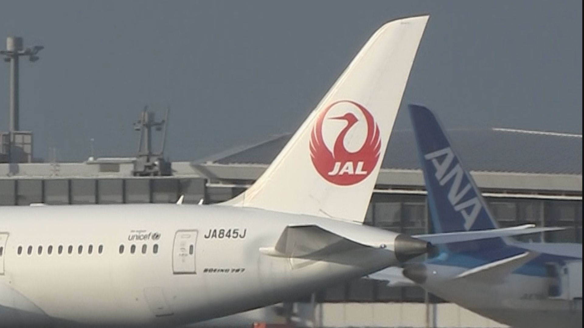 ANAHD・JAL4-6月期決算　ANAはおよそ3年ぶり黒字転換　JAL赤字大幅に改善