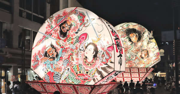 300年の伝統の灯、城下町を彩る　弘前ねぷた開幕