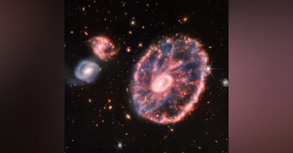 天空の車輪は星のゆりかご　ウェッブ宇宙望遠鏡の画像公開