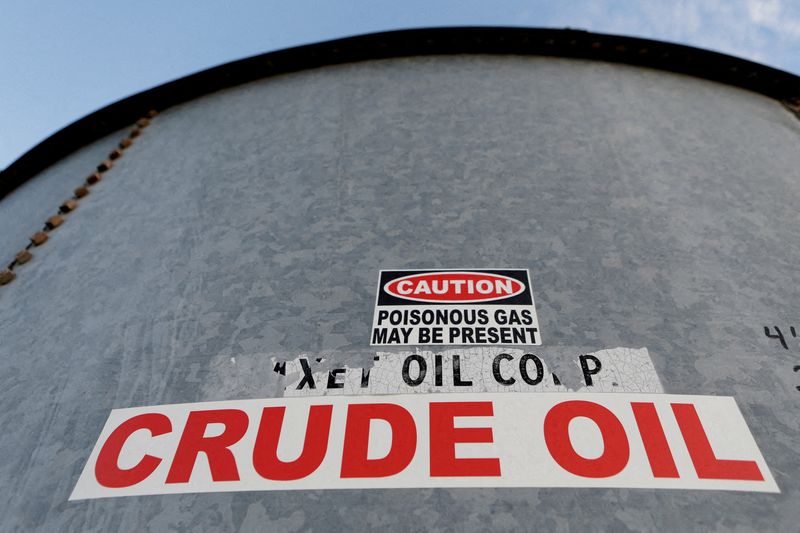 原油先物4％安、米原油・ガソリン在庫が予想外に増加