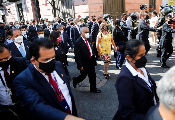 ペルー首相が辞任、大統領巡る犯罪捜査の渦中で4人目の首相交代