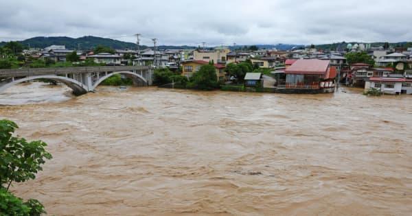 山形・最上川が氾濫　大江町などで住宅地浸水　JR米坂線で鉄橋崩落