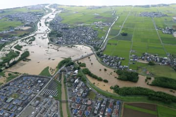 滋賀・長浜で高時川が氾濫　6000人以上に避難指示