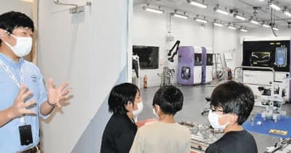 小学生が金属3Dプリンターを見学　ものづくりの魅力学ぶ（群馬県太田市）