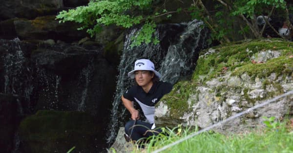 13位発進の石川遼が滝の前からショット披露　日本プロ選手権