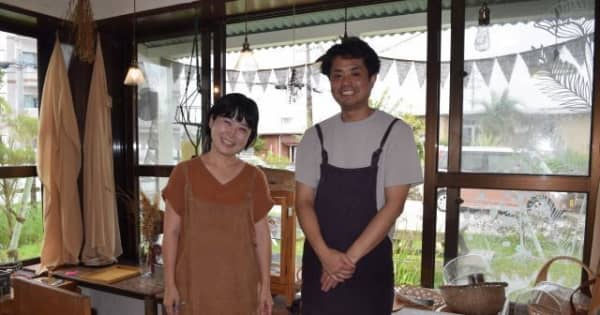 カフェで介護支援　パンが焼けるケアマネの亀山さん夫婦が運営　目指すは「つながる、ほぐれる、変なお店」　北中城･カフェ「コトノワ」
