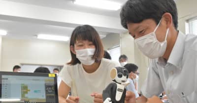 茨城県教育研究会　プログラミング指導学ぶ　教員がロボ操作体験