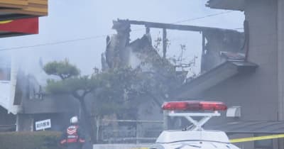 都留市の住宅街で民家が燃える火事　住人の女性が軽傷