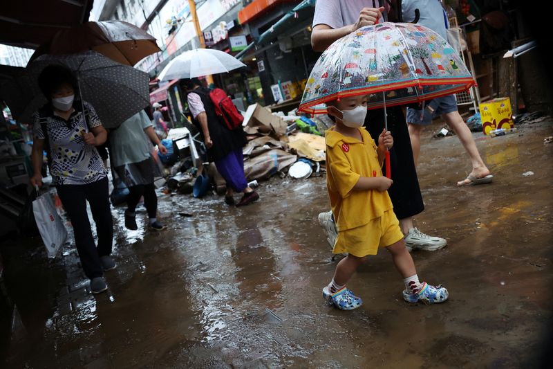 ソウル首都圏で記録的豪雨、少なくとも8人死亡　地下鉄冠水