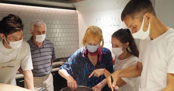 避難民たちが日本の家庭料理で交流　横浜、豚汁などを調理