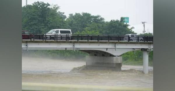 青森で大雨、2河川が氾濫　鰺ケ沢、100棟以上に浸水被害