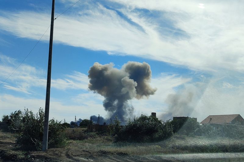 クリミア半島のロシア軍飛行場で爆発、1人死亡　攻撃否定