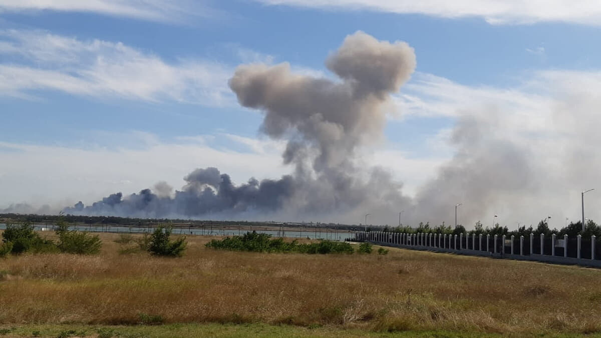 クリミアのロシア空軍基地で謎の大爆発、ウクライナ攻撃説も