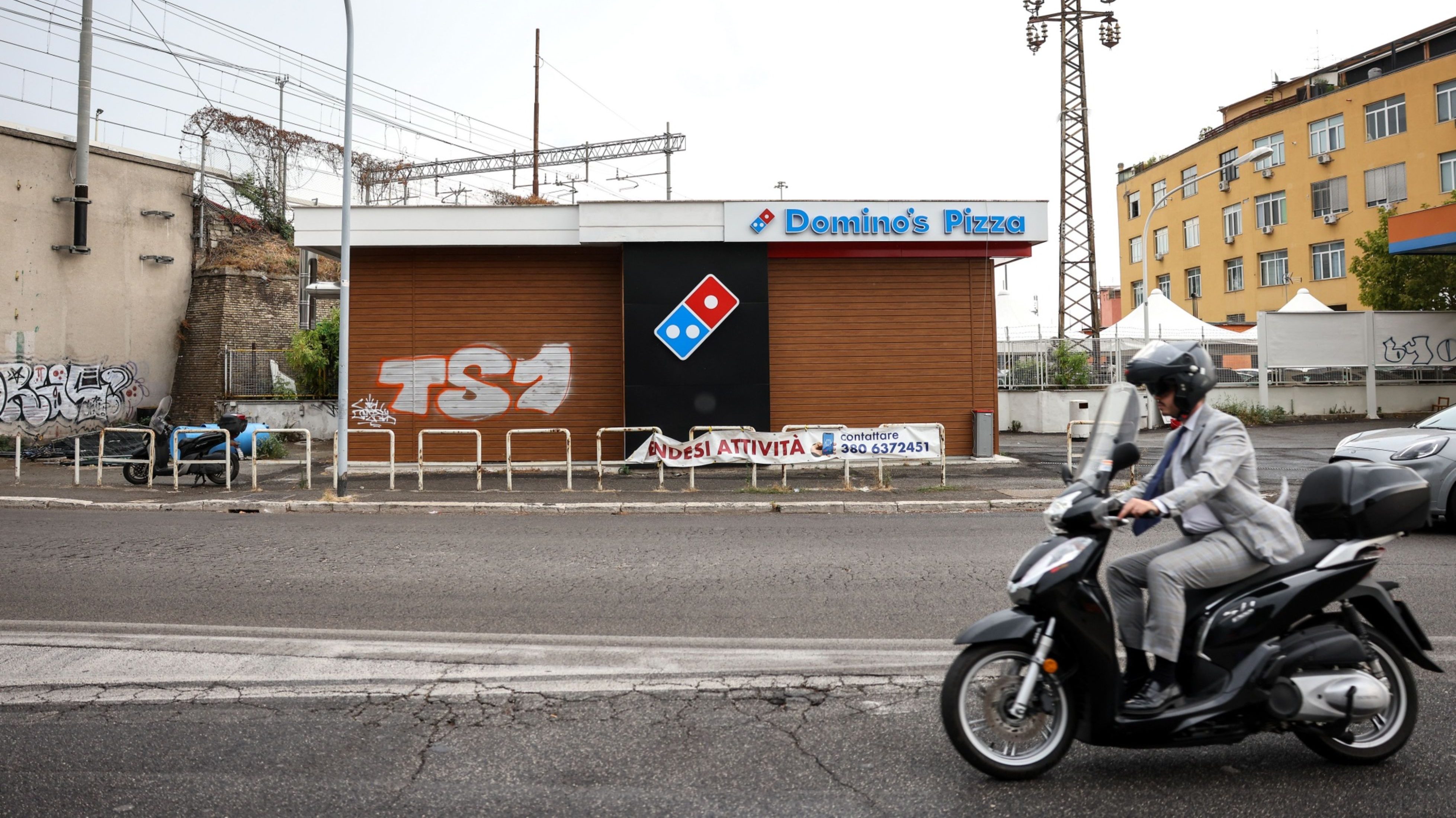 ｢ドミノ・ピザ」チェーンが本場イタリアで全店閉鎖に追い込まれた理由 | イタリア人はパイナップルピザが苦手？