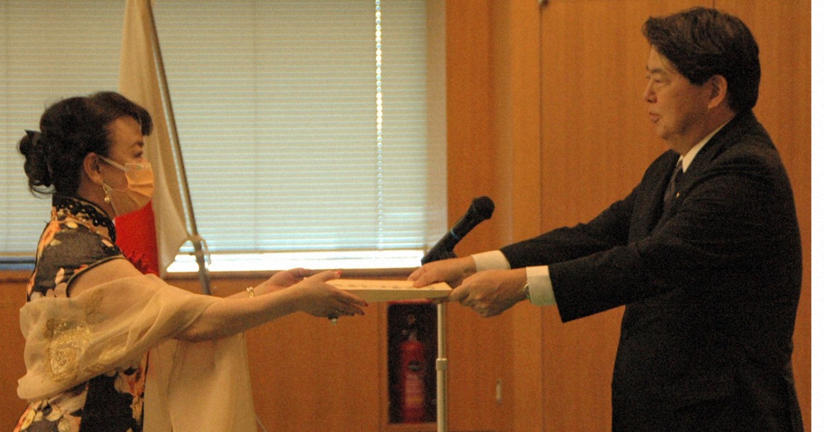 ジュディ・オングさんに外務大臣表彰　日本と台湾の相互理解に尽力