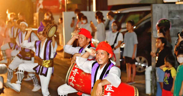 沖縄のお盆といえばエイサー　ご先祖も胸が高鳴る太鼓の響き　街を練り歩く