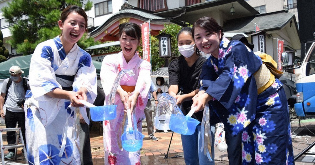 つかの間の涼に歓声　「暑さ日本一」の埼玉・熊谷で打ち水