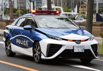 水素パトカー、徳島で活躍　市民の目引く斬新デザイン