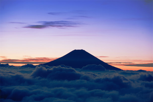 登頂がすべてじゃない　一人28万円の「グラマラス富士登山」の価値