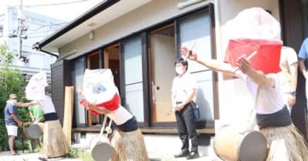 お盆の風物詩“チャンココ”　地元青年団、厳かに舞う　長崎・五島