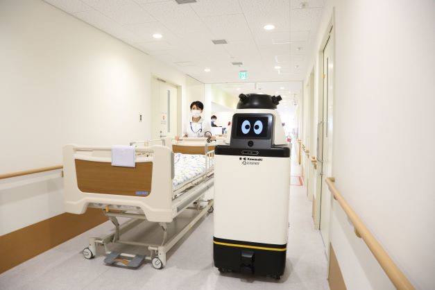 大学病院でロボットが検体搬送。混雑した院内でも自律移動