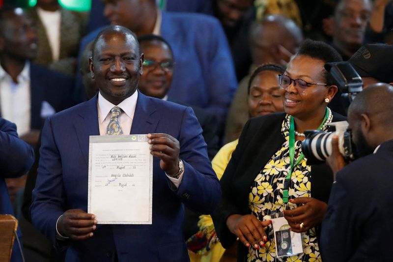 ケニア大統領選でルト氏が勝利宣言、集計巡る選管内の対立で混乱も