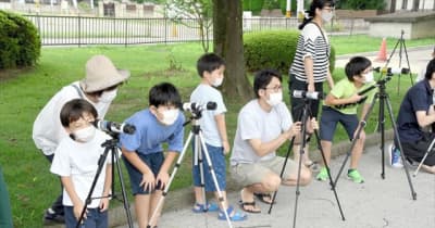 小学生らが思い思いに天体望遠鏡作り　写真展「138億光年　宇宙の旅」関連事業　福島市