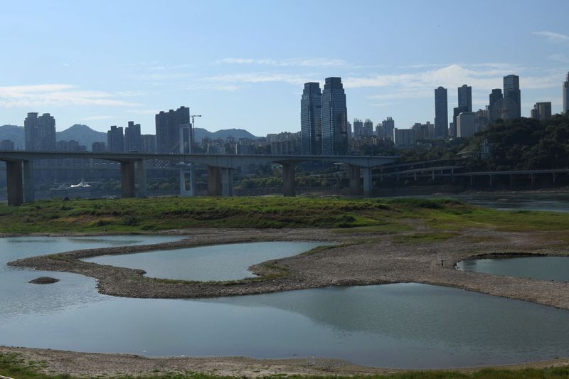中国で記録的猛暑、長江流域で干ばつ対策　製造業生産に影響
