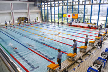 全国中学競泳25mプールで開催　史上初、3月の地震被害で