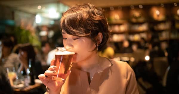 日本の若者よ、もっと酒を飲もう　国が税収増狙い奨励
