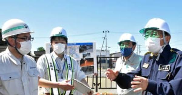 青森県・三村知事、大雨被災地を視察　住宅損壊世帯に支援検討