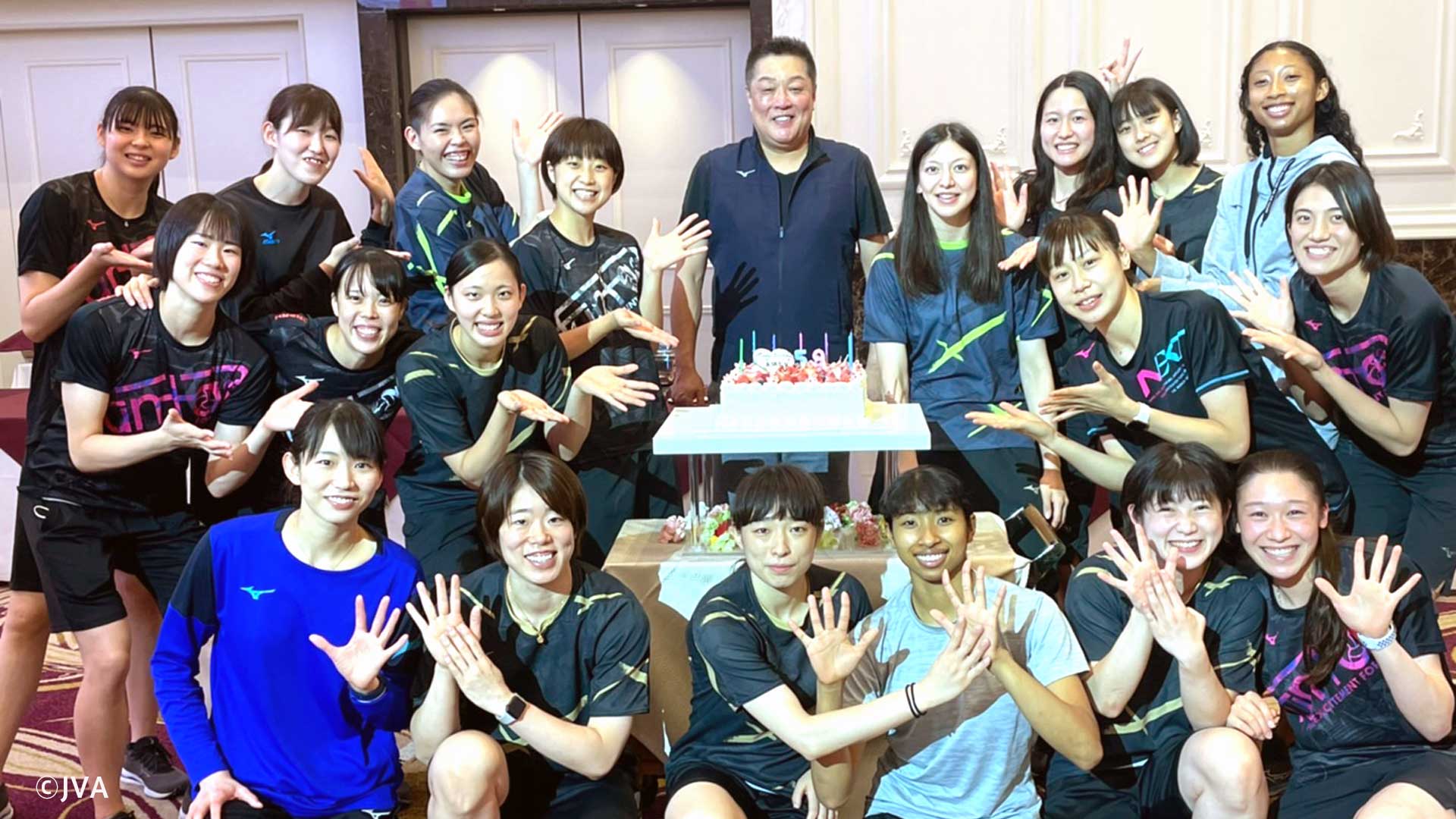 女子バレー眞鍋監督が59歳の誕生日「最低目標はベスト8、それ以外はございません」