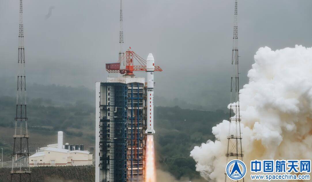 中国、小型衛星と地球観測衛星を相次いで打ち上げ