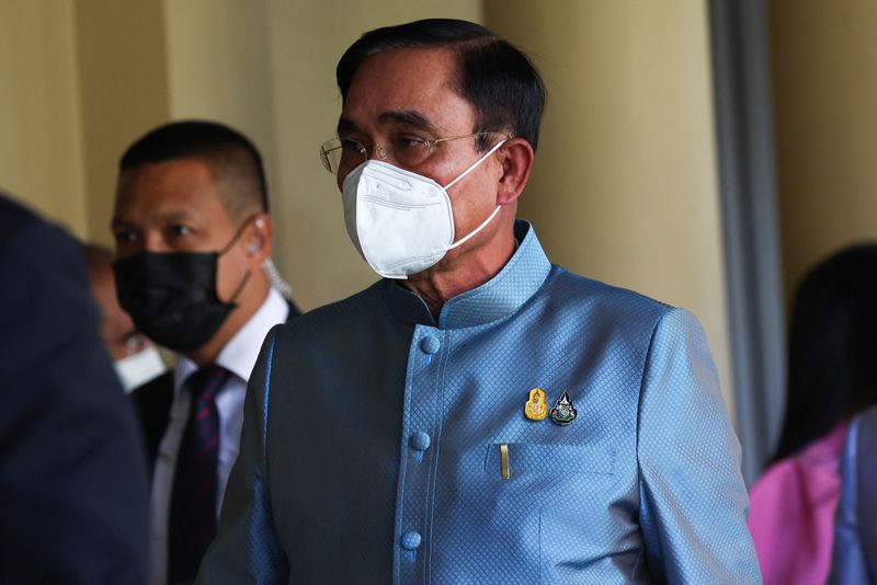 タイ憲法裁、プラユット首相の職務停止　任期見直し巡り