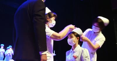 憧れの看護師へ誓いのともしび　佐賀女子高衛生看護科が戴帽式