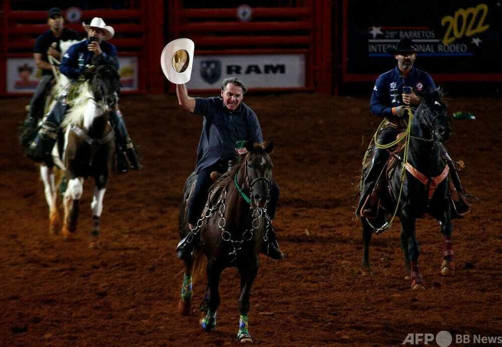 ブラジル大統領、乗馬姿を披露