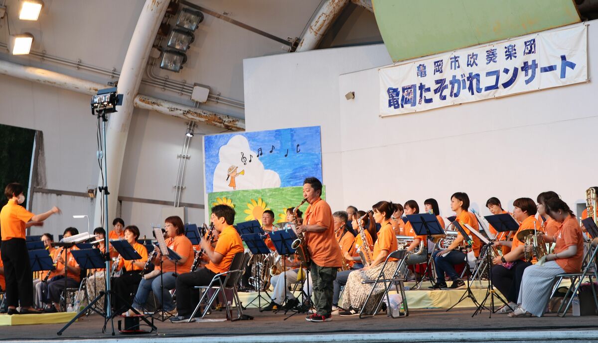 YOASOBIやディズニー曲に笑顔　京都・亀岡で「たそがれコンサート」