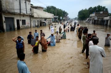 パキスタン豪雨、1000人死亡　2カ月半で、支援を要請