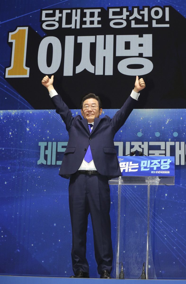 韓国最大野党代表に李在明氏　対日強硬、疑惑足かせ：時事ドットコム