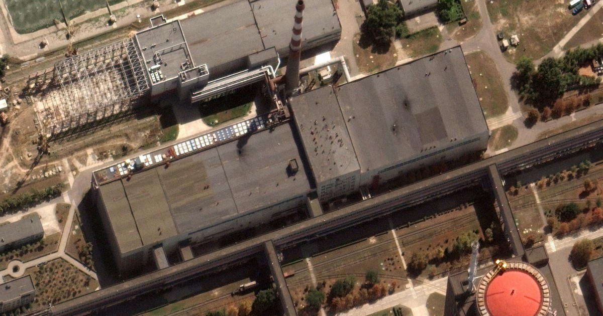 ザポロジエ原発　敷地内の建物に穴確認　IAEA、被害状況調査へ